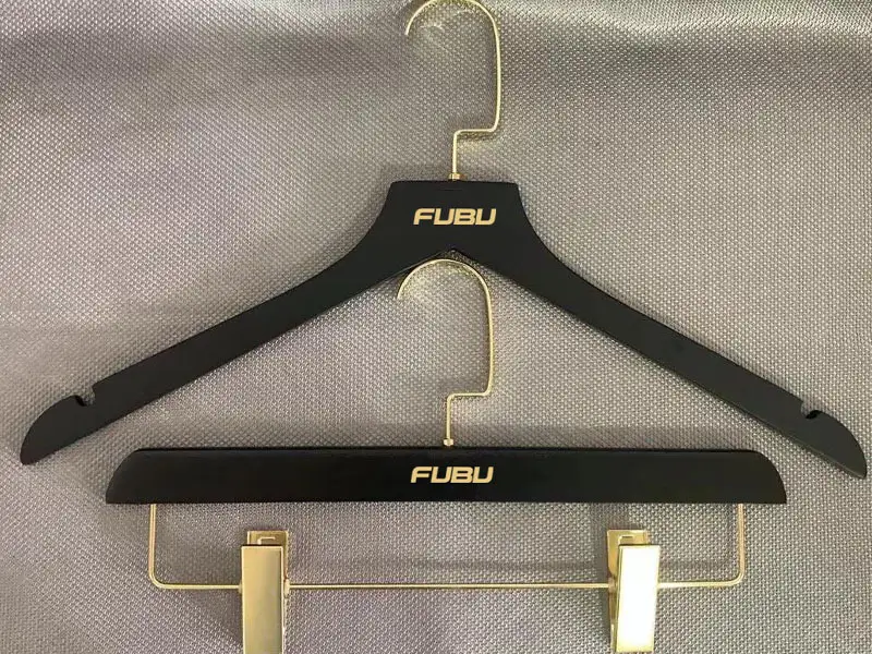 Welcomed coat hanger ,wooden hanger with gold metal ,top hanger 1