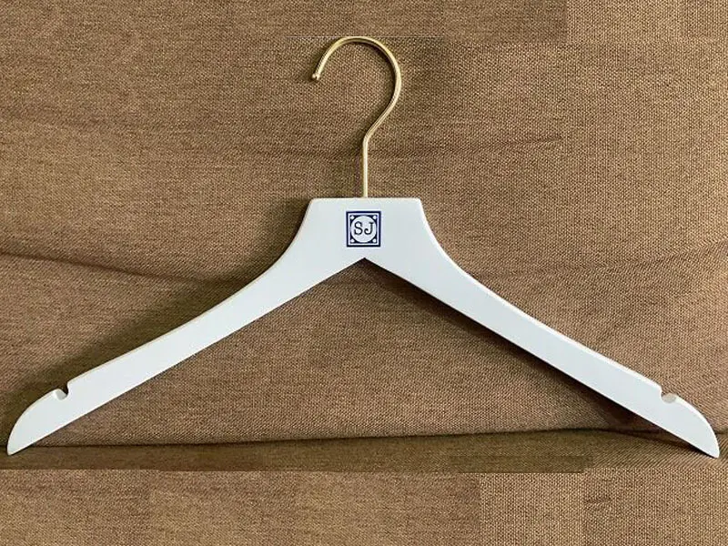 Wooden Clothes Hangers Smoothly Painting Wholesale - LEEVANS 3