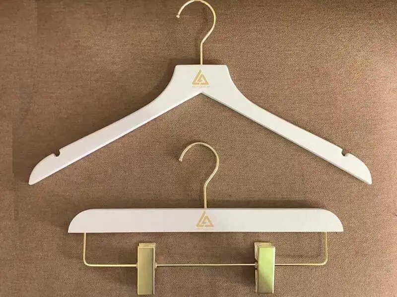 Top hanger with gold hook ,White hanger , gold metal hook and clips 1