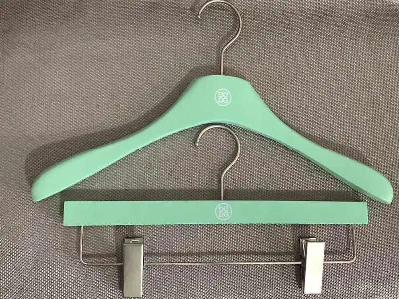 Customized color for hangers , Coat hanger and Skirt hanger with customized brand logo 1