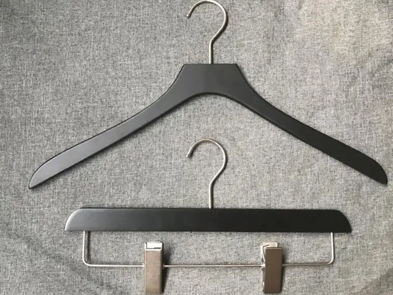 Pink Wooden Hangers Black Or White by LEEVANS 2