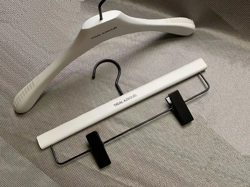High Quality Wooden Hangers UPS by LEEVANS 2