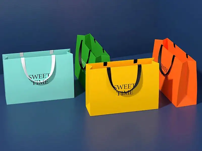 Luxury carboard material bag ,paper bag with logo ,custom bag 1