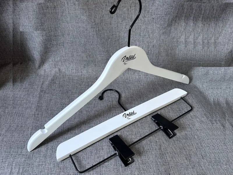 Curved Wooden Hangers Yes Wholesale - LEEVANS 3