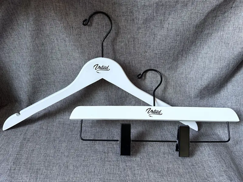 Special hook in black for top hanger ,white hanger with black logo ,wooden hanger 1