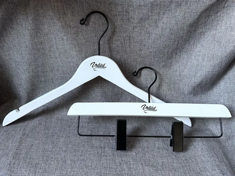 Curved Wooden Hangers Yes Wholesale - LEEVANS 2