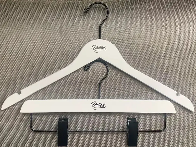Curved Wooden Hangers Yes Wholesale - LEEVANS 5