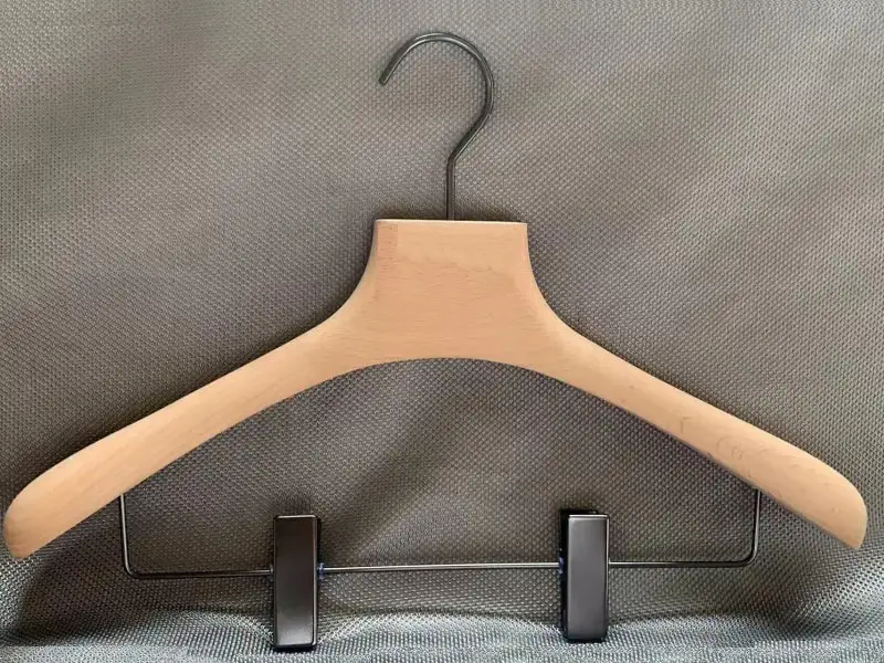 Widely shoulder beech wooden hanger ,wooden hanger with clips 1