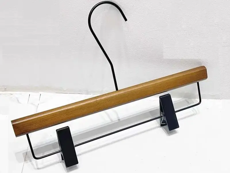 Personalised Wooden Hangers 1 Week Wholesale - LEEVANS 3