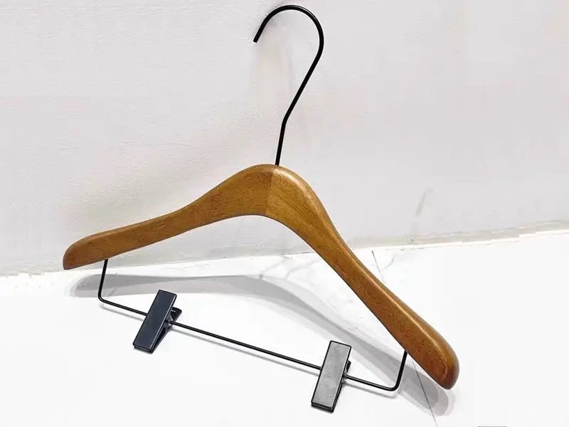 Personalised Wooden Hangers 1 Week Wholesale - LEEVANS 2