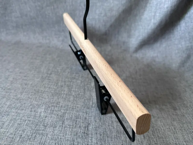 Kids White Wooden Hangers Solid Wooden Wholesale - LEEVANS 5