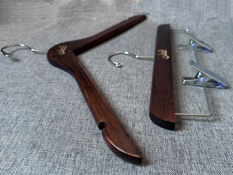 Wooden Hanger Clips KK Carton - - LEEVANS 2