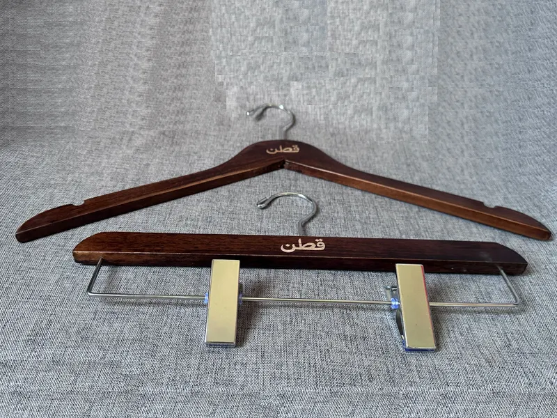 Wooden Hanger Clips KK Carton - - LEEVANS 3