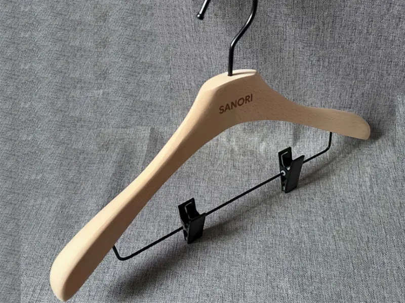 100% Class A beech wooden hanger with clips 1