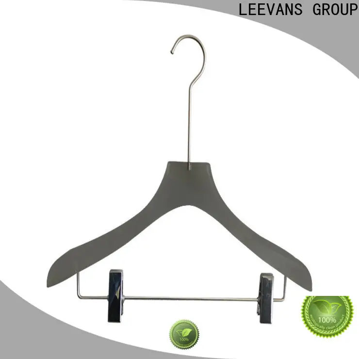 Custom luxury hangers clothes manufacturers for T-shirts 1