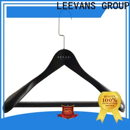 LEEVANS High-quality personalised wooden hangers for business for kids 1