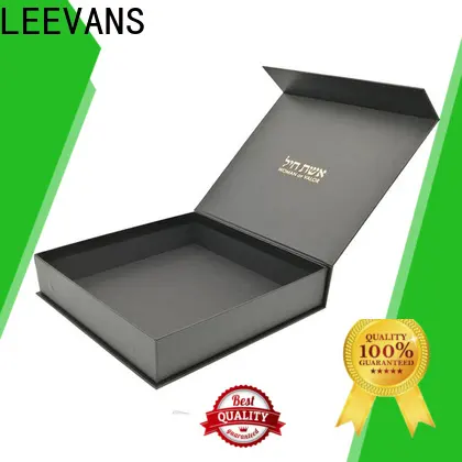 LEEVANS clothing display company1 1