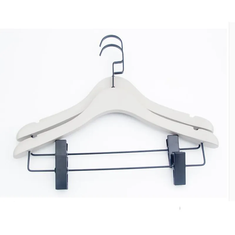 LEEVANS High-quality coloured wooden coat hangers Supply 1