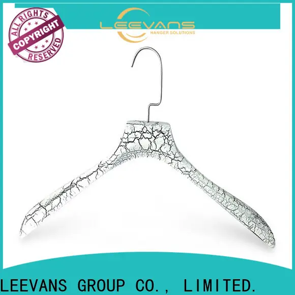 LEEVANS Top wooden jacket hangers Suppliers 1
