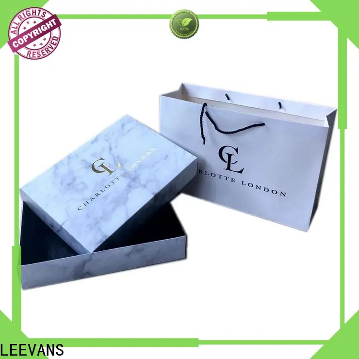 LEEVANS clothing display company2 1