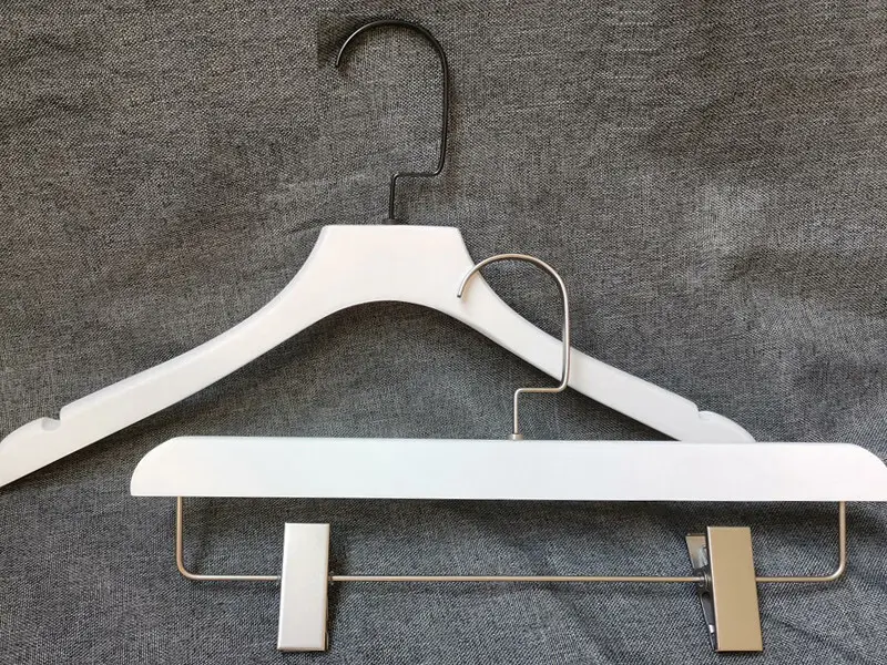 LEEVANS New wooden baby hangers Suppliers 2