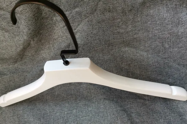 LEEVANS New wooden baby hangers Suppliers 4