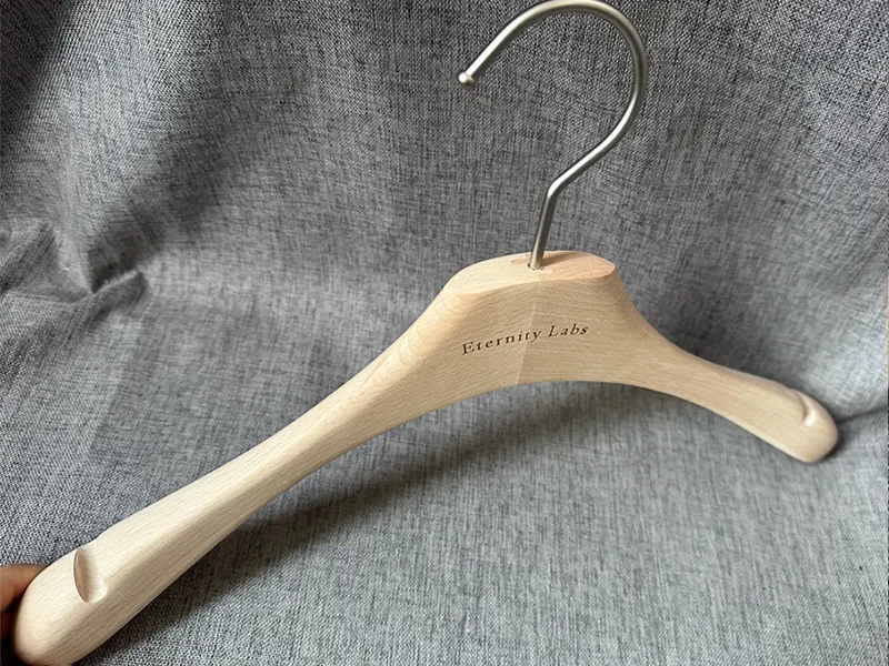 Wooden Suit Hangers Luxury Wholesale - LEEVANS 3