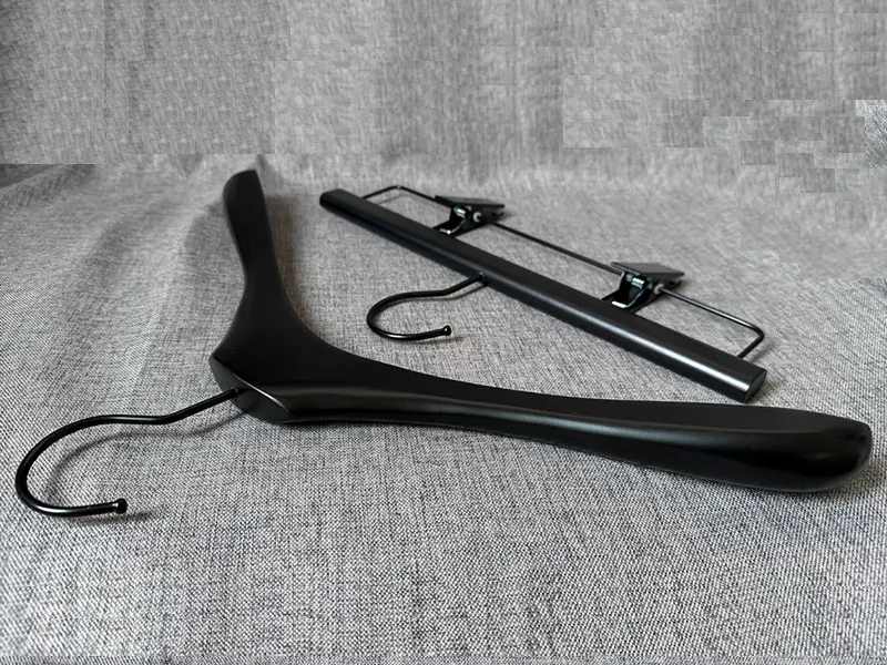 China Hanger Yes - - LEEVANS 6