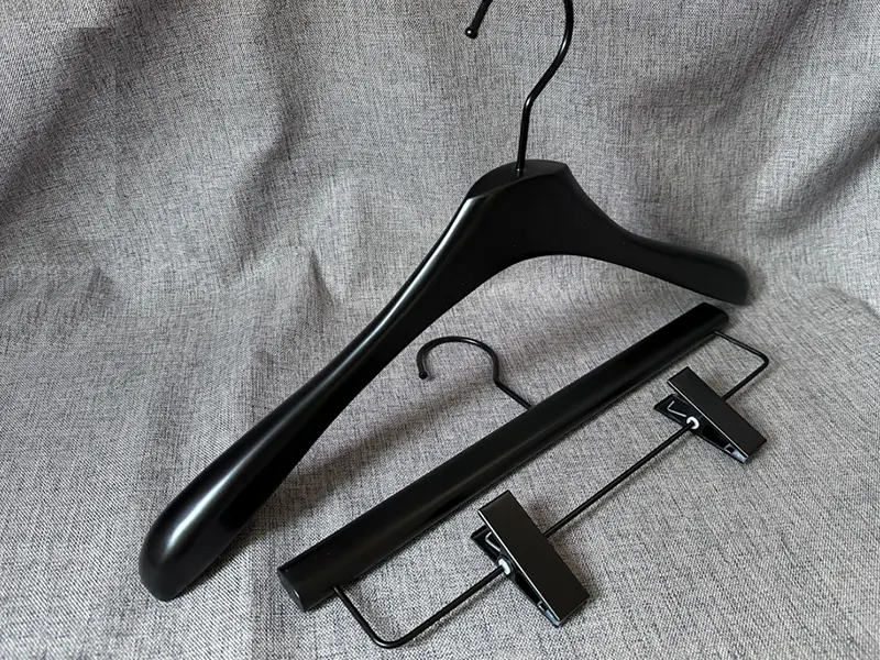 China Hanger Yes - - LEEVANS 3