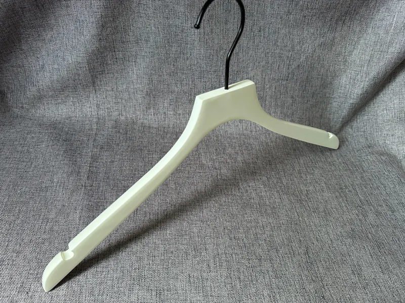 Dark Brown Wooden Hangers Carton - - LEEVANS 5