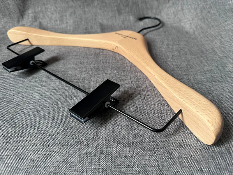 Black Wooden Hangers Carton - - LEEVANS 5