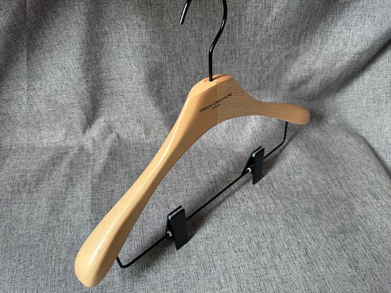 Class A luxury beech wooden hanger with black logo 1