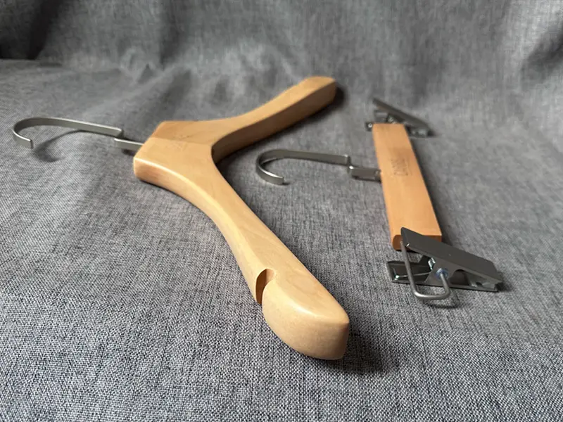 Pink Wooden Hangers DDP Or EXW Wholesale - LEEVANS 3