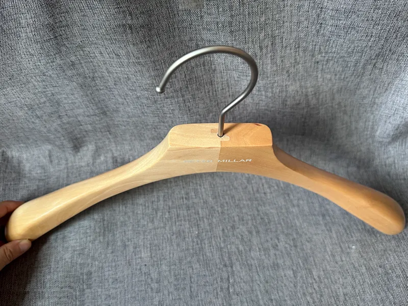 Luxury Wooden Hangers Yes Wholesale - LEEVANS 3