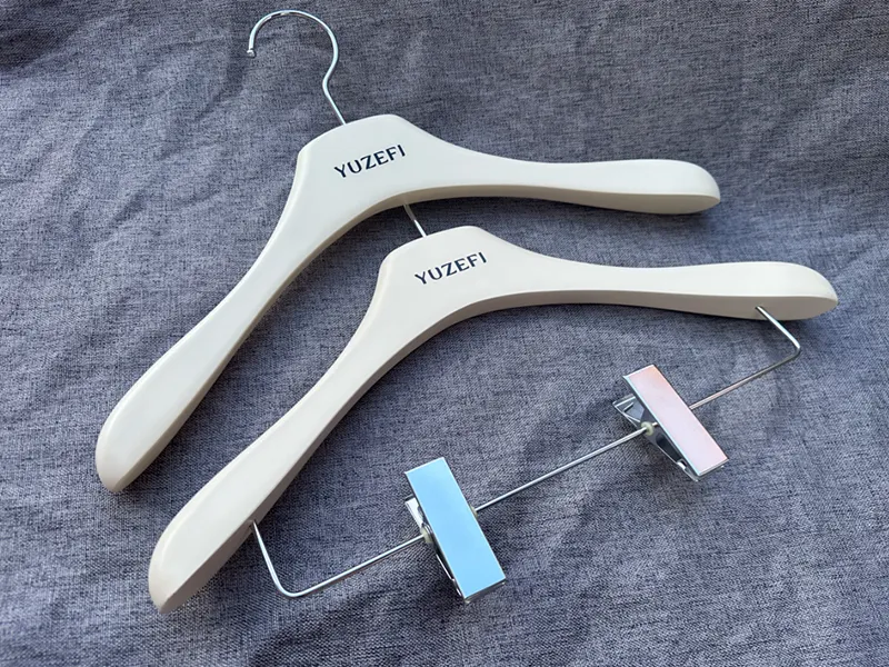 Wooden Coat Hangers Wholesale Yes by LEEVANS 2