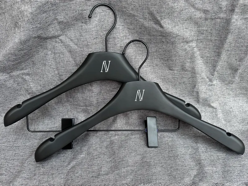 Coat Hanger Carton - - LEEVANS 3