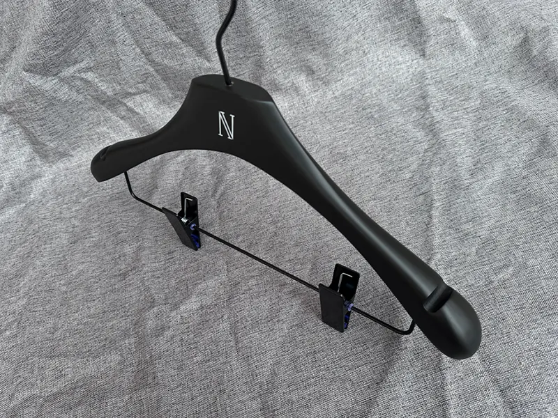 Coat Hanger Carton - - LEEVANS 6