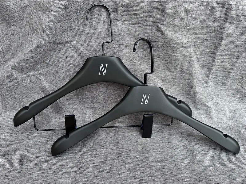 Coat Hanger Carton - - LEEVANS 4