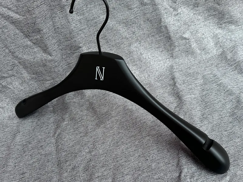 Coat Hanger Carton - - LEEVANS 5