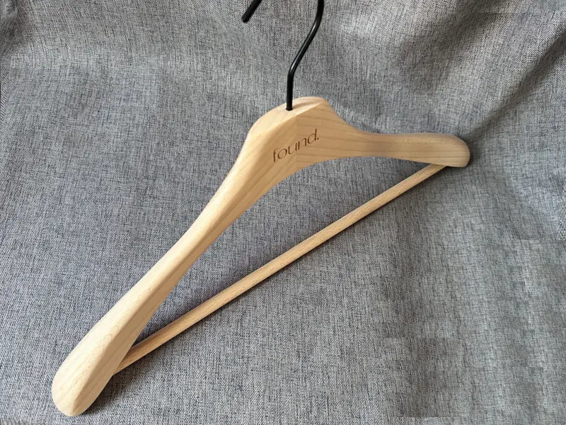 Customized beech wooden hanger with bottom bar 1
