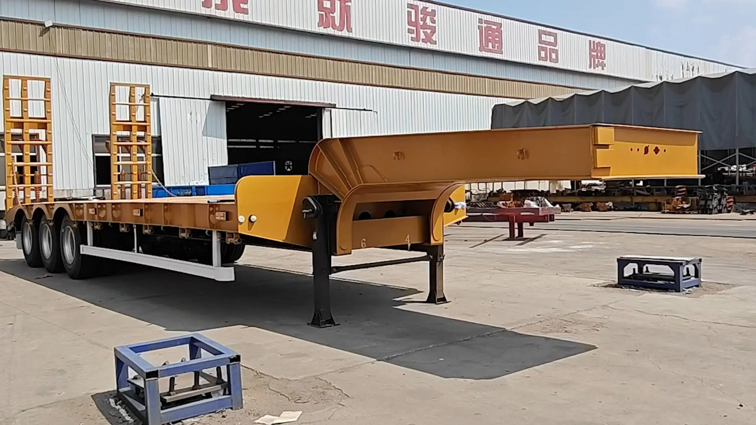 3/4 Axle Heavy Duty Lowbed Semi Trailer for Excavator 1
