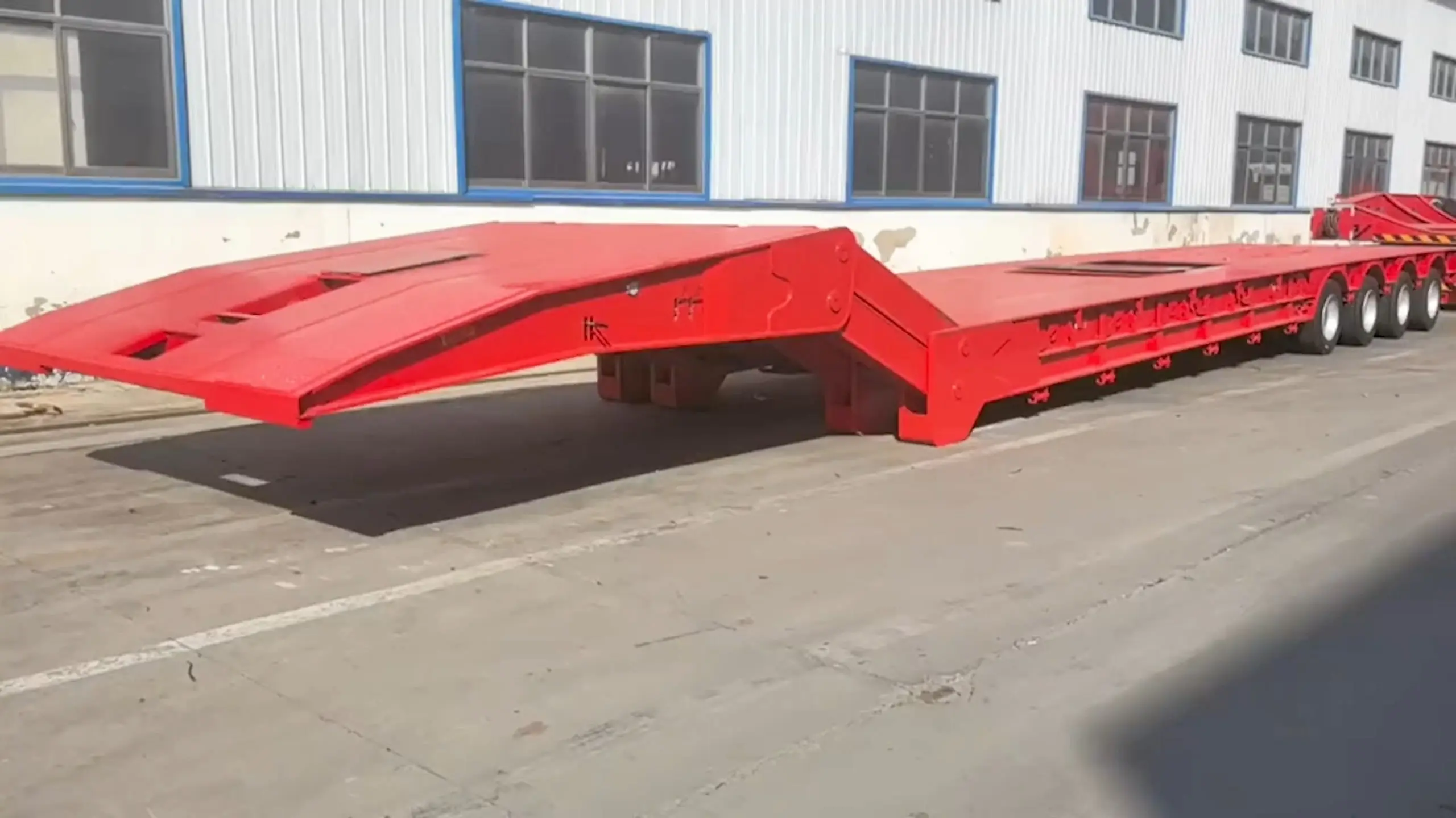 Customized 3.5m width foldable gooseneck low bed semi trailer 1