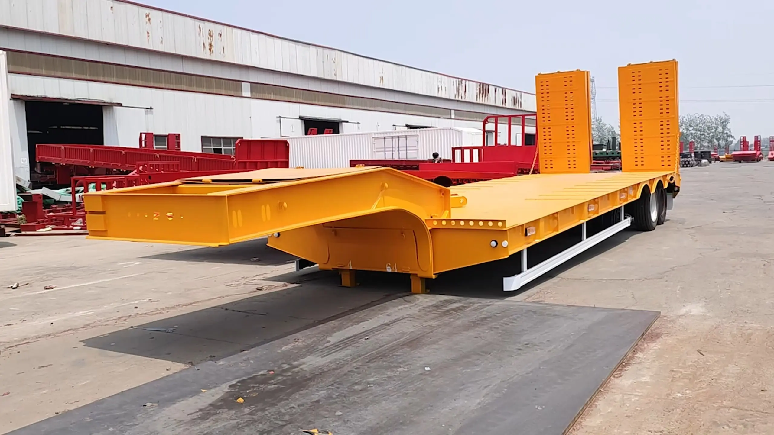 3 axle lowbed semi trailer 60ton Hydraulic ladder transport heavy duty equipment 1