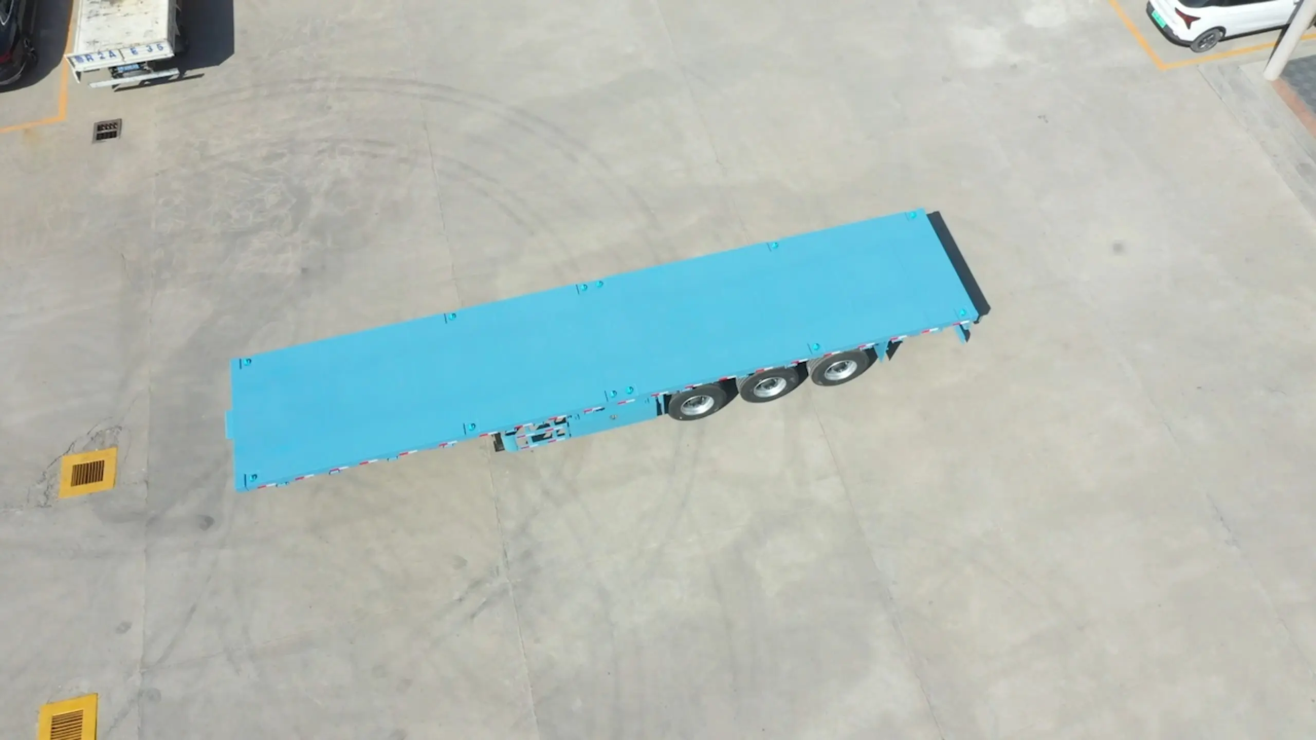 Tri Axle 40FT Flatbed Trailer 1