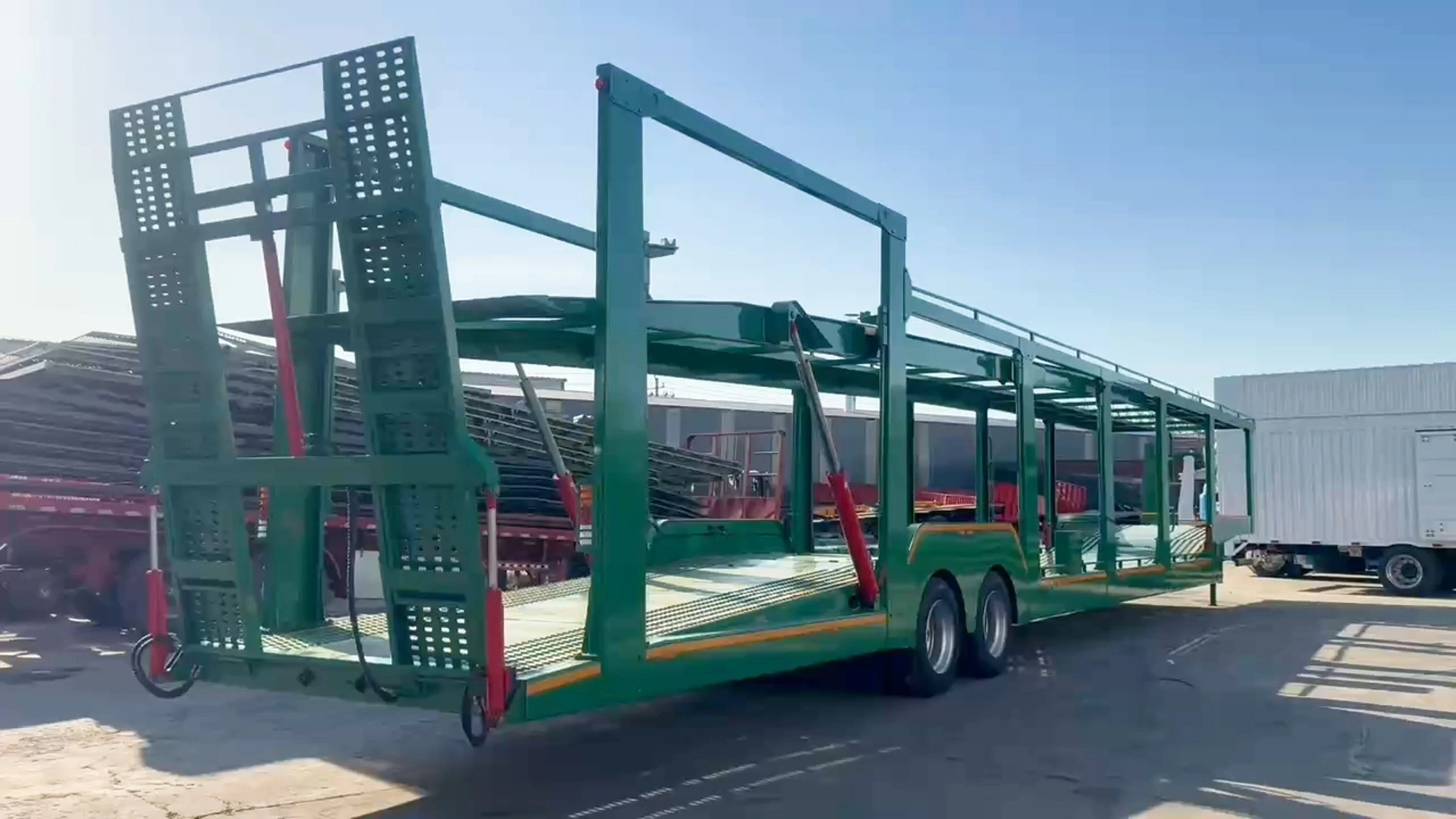 Remorque de transporteur de voitures avec rampe hydraulique pour l'Afrique 1