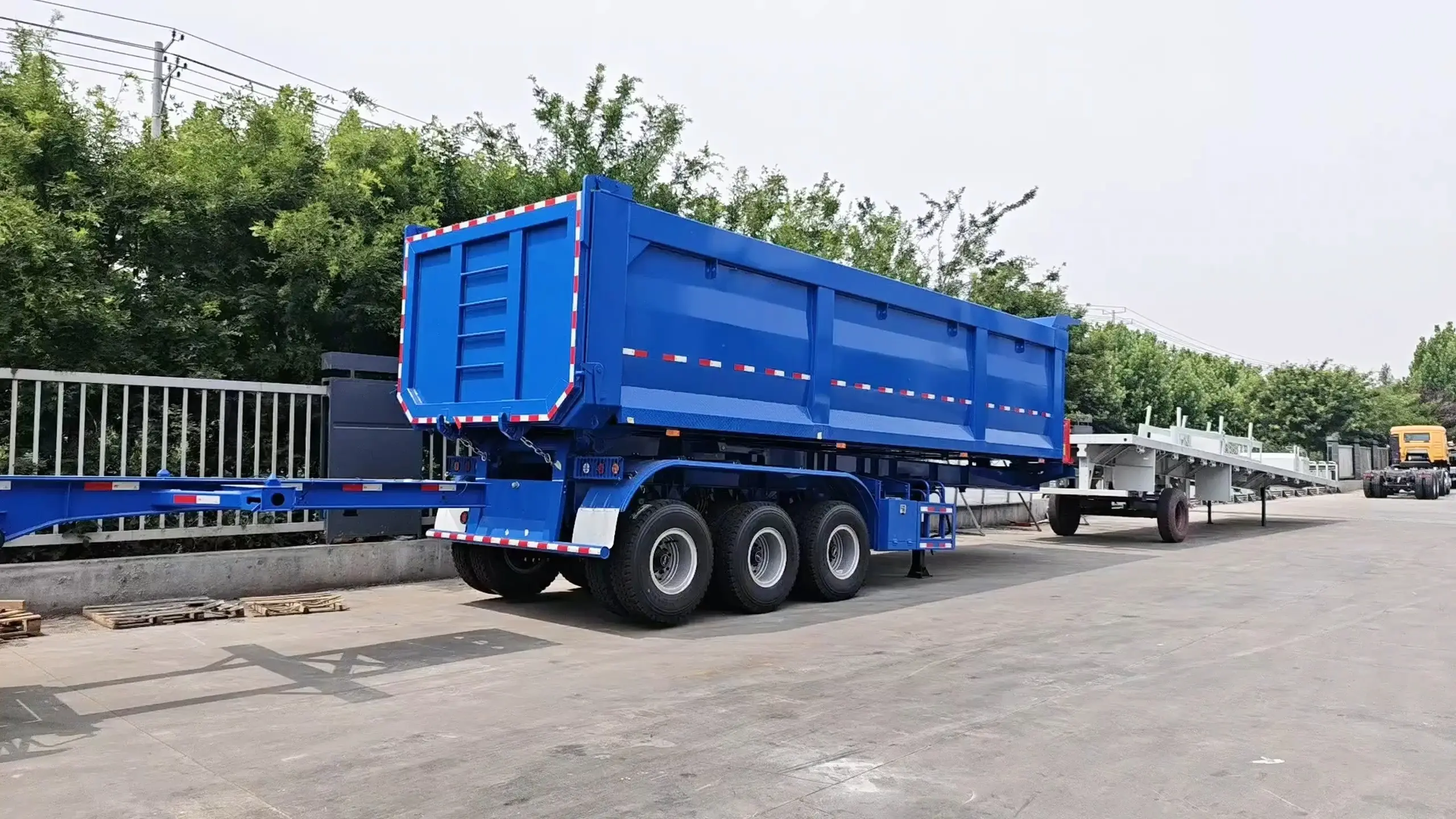 3 Axle Hydraulic End Dump Semi Trailer 1