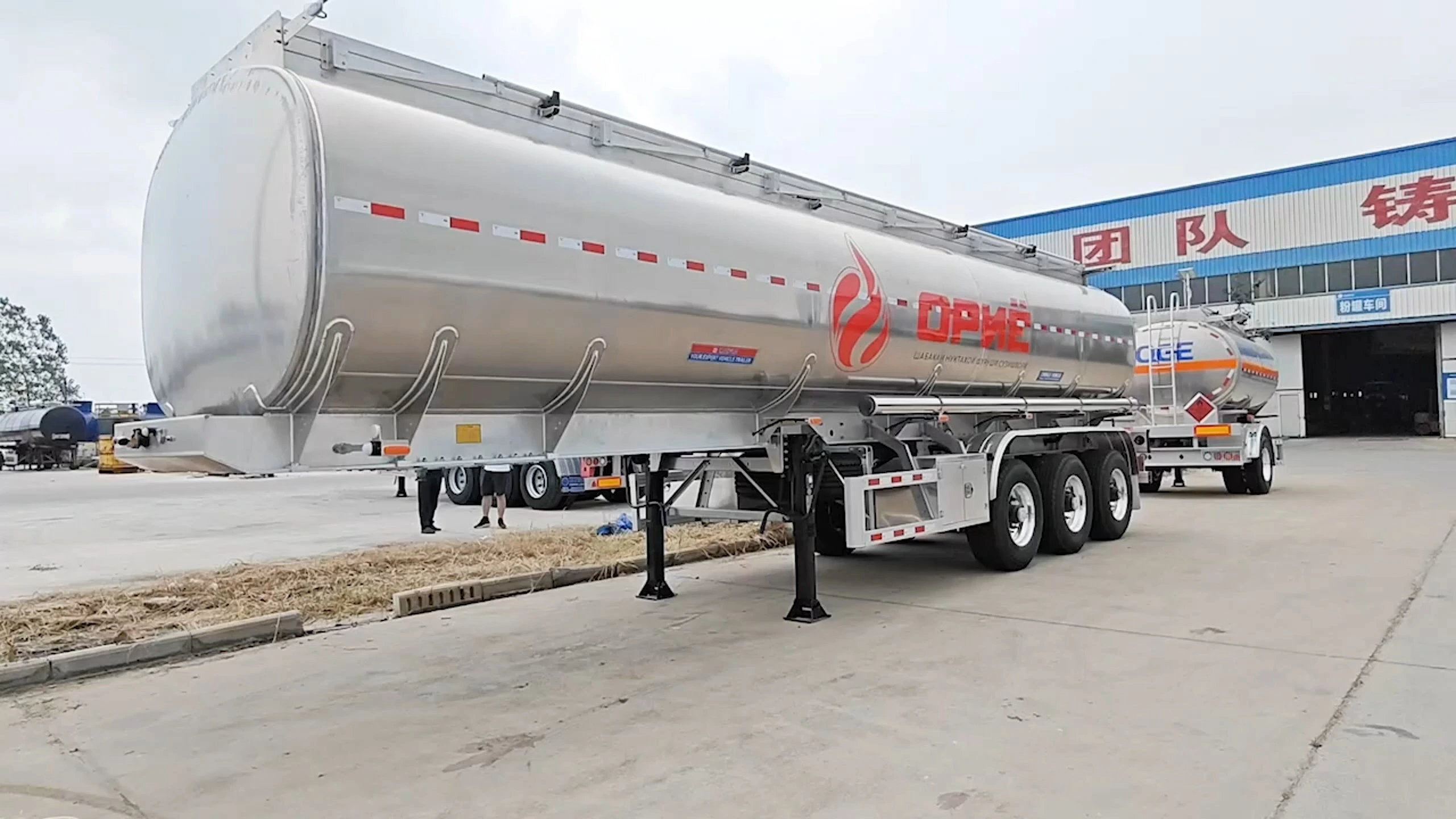 Remorque de réservoir de carburant en aluminium de haute qualité de haute qualité pour le transport de liquide léger 1