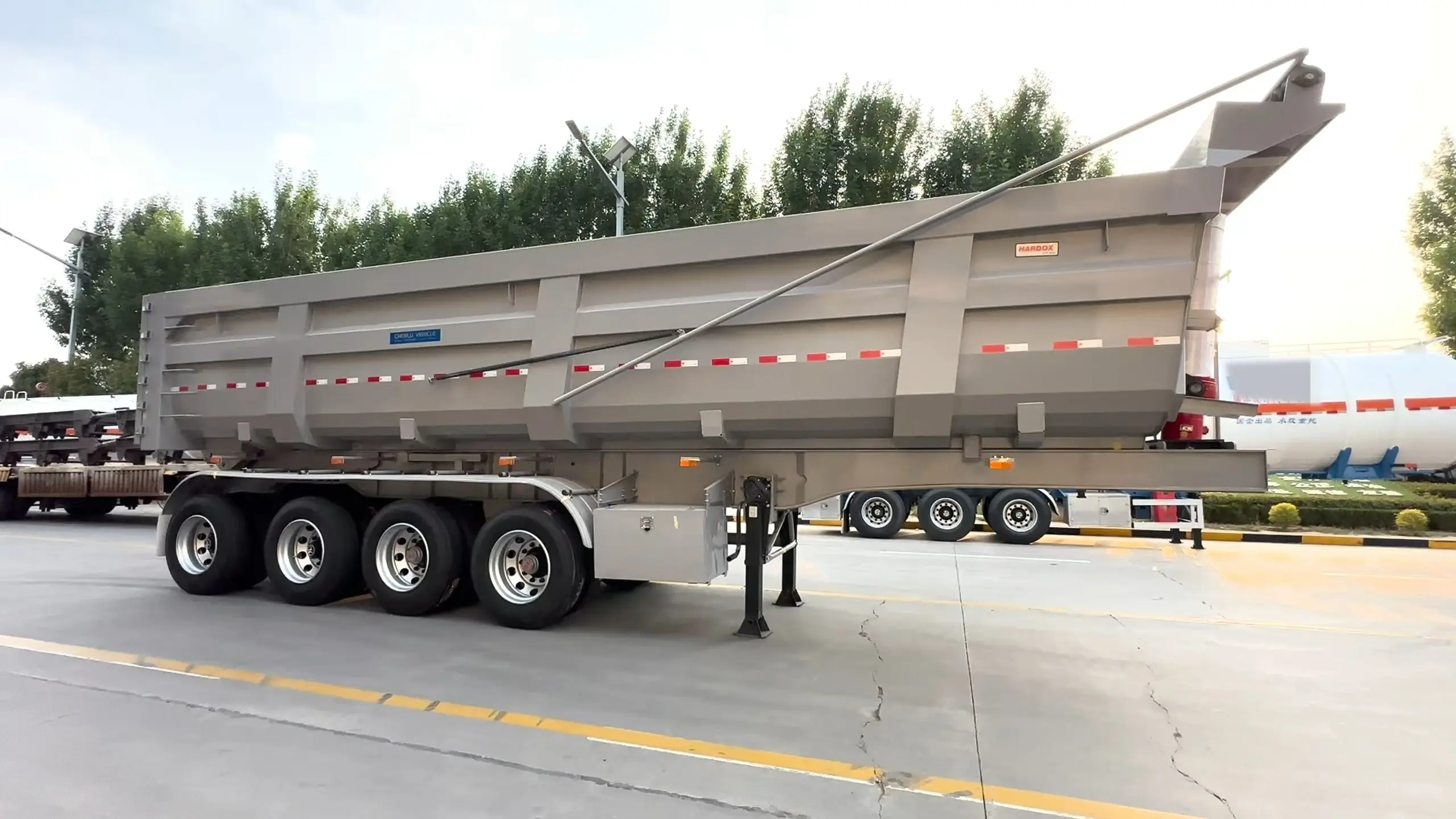 Customized Hydraulic Dump Trailers For Construction 1