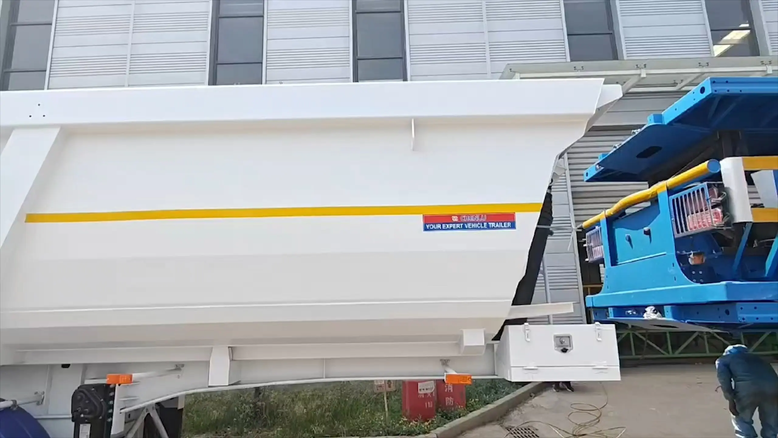 3 Axles Hydraulic Rear Dump Semi Trailer 60-80 Ton 1