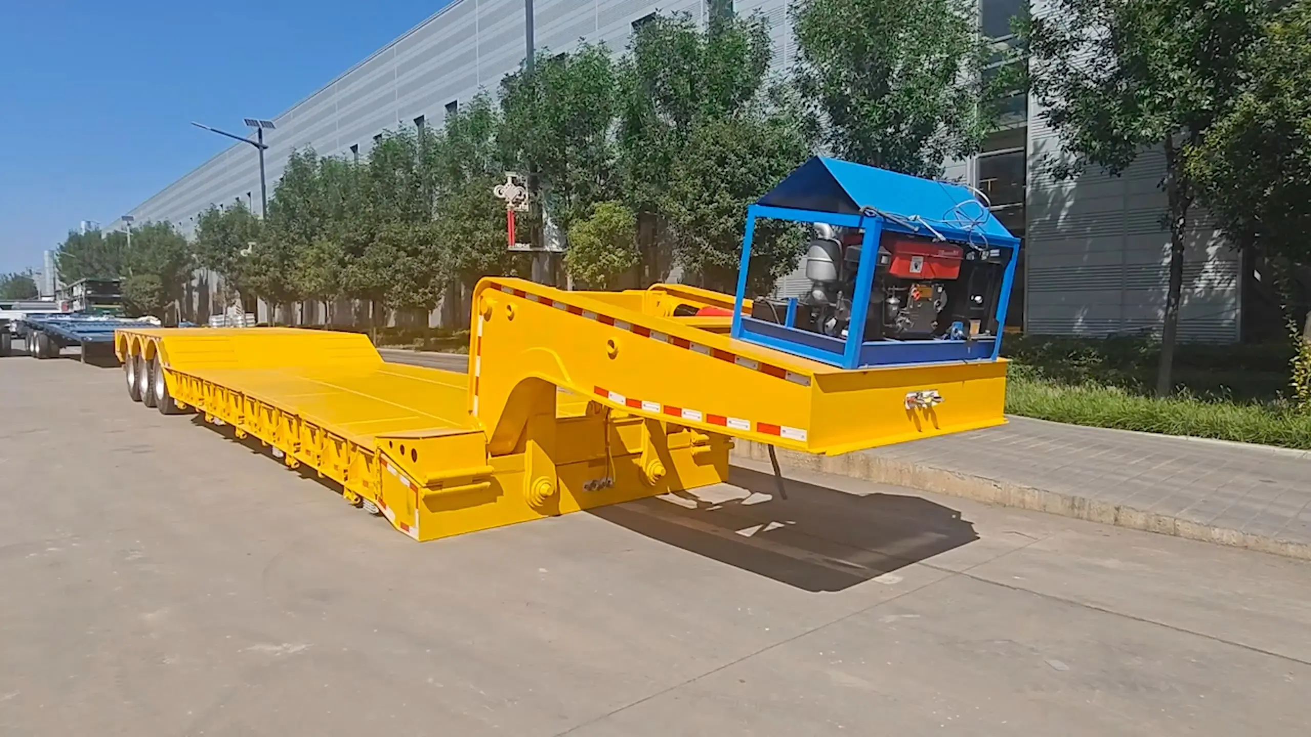 3 Axle Gooseneck Lowboy Trailer 1